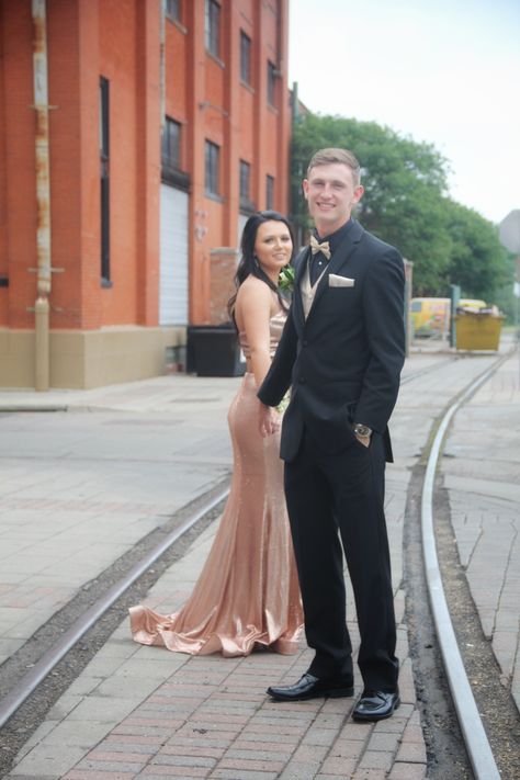 Tux To Match Gold Prom Dress, Rose Gold Prom Suits For Men, Copper Prom Dress Couple, Rose Gold Suit Men Prom, Gold Dress And Suit Couple, Gold Tuxedo Prom, Rose Gold Prom Couple, Prom Tuxedo Ideas Couple, Gold Prom Dress Couple