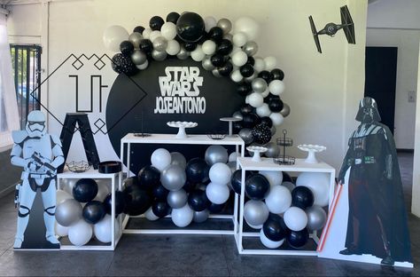 Decoracion Star Wars, Star Wars Themed Birthday Party, Yoda Party, Star Wars Theme Party, Star Wars Birthday Party, Star Wars Birthday, Star Wars Party, 15th Birthday, Themed Birthday Party