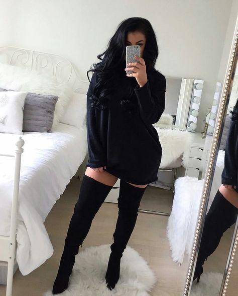 Hack Tool, Stylish Clothes, Knee Boot, Edgy Style, Night Ideas, All Black Outfit, A Mirror, Edgy Outfits, Fashion Mode