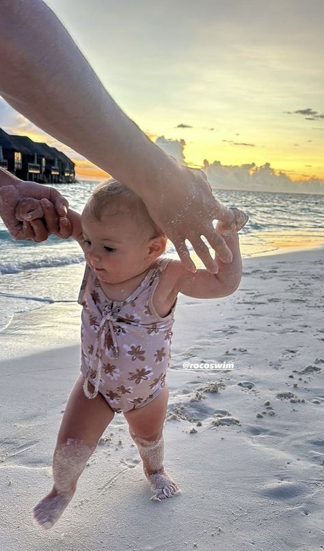 Mom Manifestation, At The Beach Aesthetic, Baby At The Beach, The Beach Aesthetic, Future Mommy, Premature Baby, Future Lifestyle, Beach Baby, Mommy Life