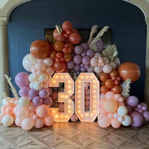 30th Balloon Arch, 30th Birthday Color Scheme, 30 Birthday Balloon Ideas, 30th Birthday Balloon Arch, Balloon Color Schemes, 30th Birthday Decor, 30th Birthday Balloons, Balloon Walls, Hello Thirty