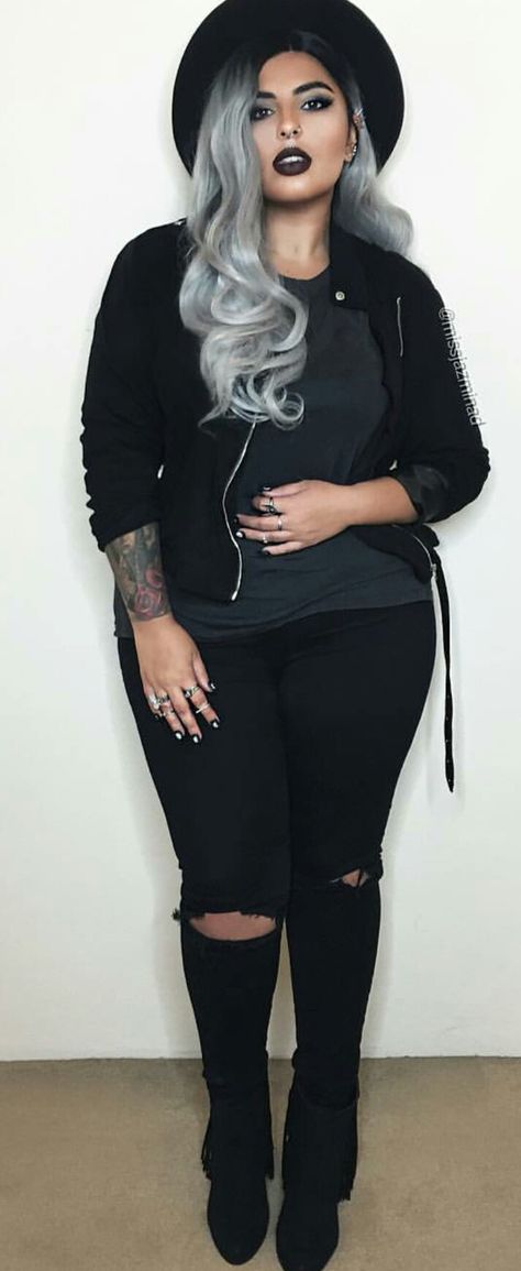 Dark but cute! Plus Size Edgy Fall Outfits, Dark Plus Size Fashion, Salem Outfits Fall Plus Size, Plus Size Art Gallery Outfit, Punk Fall Outfits Plus Size, Edgy Hair Plus Size, Cute Midsize Outfits Spring, Casual Victorian Goth Outfits, 90s Alternative Fashion Plus Size