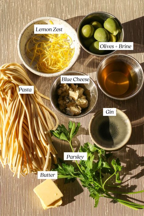 Pasta Noodle Types, Dirty Martini Pasta, Martini Pasta, Blue Cheese Pasta, Pasta With Olives, Cheese Pasta Recipes, Italian Diet, Gin Recipes, Olive Recipes