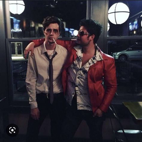 Tyler Durden Costume, Friends Costumes, Themed Costumes, Movie Halloween Costume, Classic Halloween Costumes, Duo Costumes, Halloween Coustumes, Hot Halloween Outfits, Tyler Durden