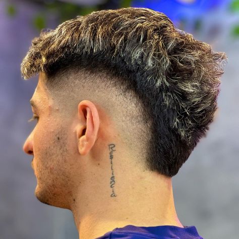 Stylish Burst Fade Haircuts For The Modern Man – Beard Beasts Bust Fade Haircut, Burst Mullet, Fade Mullet Haircut, Burst Fade Haircut, Men Short Hair Fade, Mullet Man, Mullet Short, Mullet Long, Fade Mullet