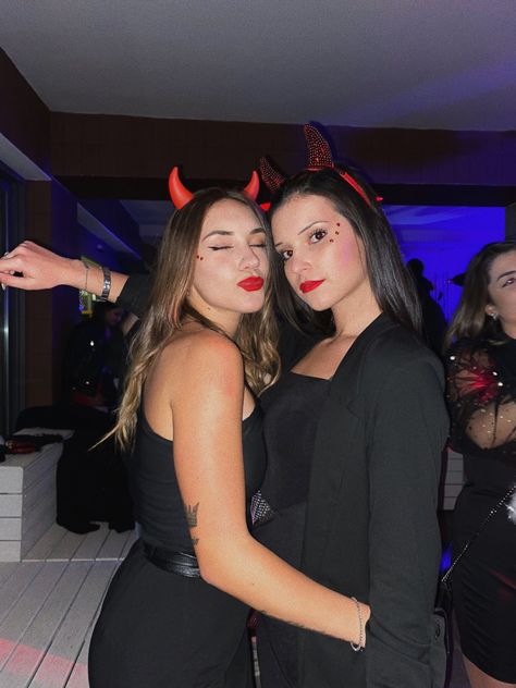 Devil Costume Women Aesthetic, Simple Devil Costume, Halloween Club Outfit, Diy Devil Costume Women, Cute Costumes For Halloween, Cute Costumes For Women, Black Devil Costume, Devil Costume Ideas, Devil Costume Women