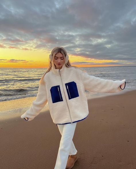 Liza Rudkevich on Instagram: "🌊" Mini Uggs Outfit Winter, White Fluffy Jacket Outfit, Winter White Jeans Outfit, Bear Jacket Outfit, All White Outfit Winter, White Sherpa Jacket Outfit, Ugg Outfits Winter, Teddy Bear Jacket Outfit, Fluffy Jacket Outfit