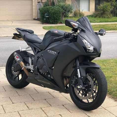 Honda Sport Bikes, Honda Cbr 125, Black Honda, Honda Cbr 1000rr, Cbr 1000rr, Motorcross Bike, Honda Bikes, Bike Photoshoot, Honda Cbr600rr