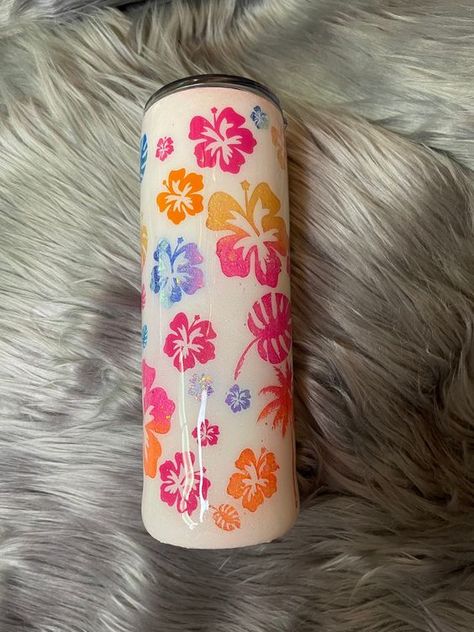 Peekaboo Tropical Palm Leaf Palm Tree Hibiscus Flower Glitter Stainless Steel Tumbler #sublimationdesigns #tumblerdesigns #vinyldesigns #sublimationideas #tumblerwraps #svg Tropical Tumbler Ideas, Peekaboo Tumbler, Glass Tumbler Design, Tumbler Inspiration, Epoxy Cups, Branded Mugs, Epoxy Tumbler, Epoxy Tumblers, Vinyl Tumblers