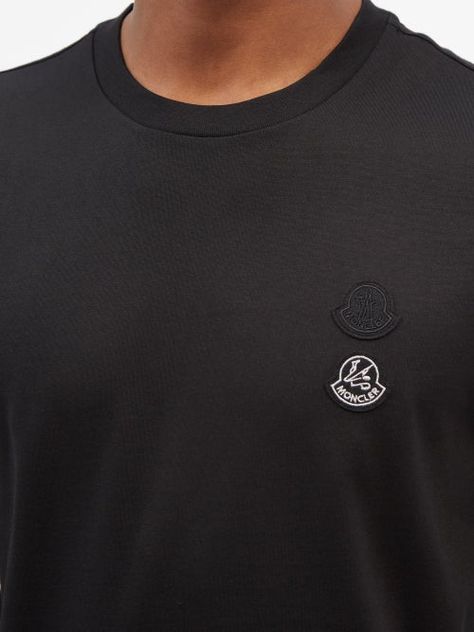 2 MONCLER 1952 - 2 Moncler 1952 hallmarks this black T-shirt with two of the label’s distinctive logo patches at the chest for a sporty note. 100% cotton Moncler Logo, Craig Green, Black T Shirt, The Label, Black Tshirt, Patch Logo, Paradise, Mens Shirts, Relaxed Fit