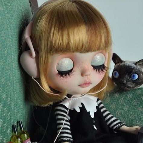 ✨New girl✨#blythecustom#dolls#customblythe#Blythe#handmade… | Flickr Bambi Eyes, Doll Plushies, Doll Parts, Pretty Dolls, Blythe Doll, May 21, Porcelain Dolls, Cute Dolls, Toy Store