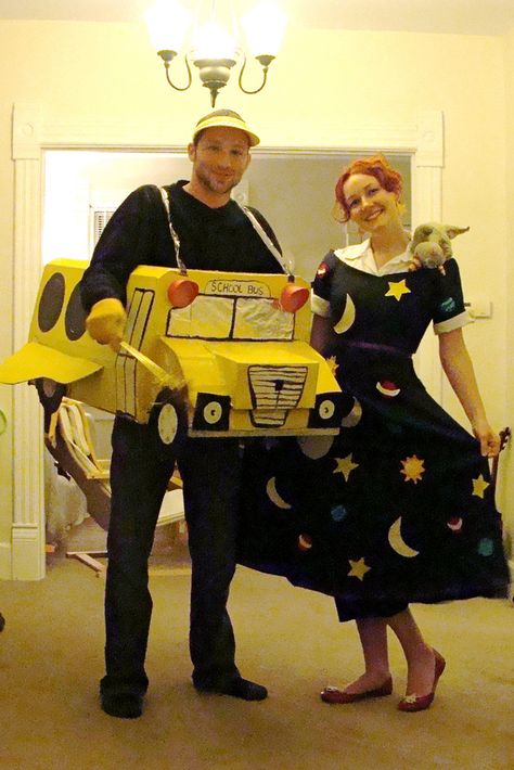 The Magic School Bus and Miss Frizzle Miss Frizzle Magic School Bus Costume, Magic School Bus Trunk Or Treat, Magic School Bus Costume, School Bus Costume, Miss Frizzle Costume, Cardboard Bus, Literary Costumes, Book Characters Dress Up, Frozen Halloween