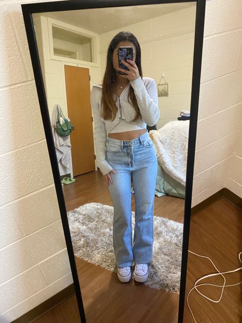 girl posing in a mirror with bootcut light wash jeans and a crop zip up and converse Converse School Outfit, White Converse Outfit Fall, High Top White Converse Outfit, White Converse Outfit Winter, Outfits With Platform Converse, White Platform Converse Outfit, Simple Jeans Outfit, Converse Outfit Fall, Light Wash Jeans Outfit