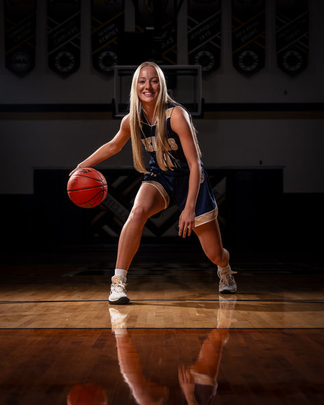 Basketball Media Day Pose Photoshoot Ideas Bball Media Day Poses, Basketball Picture Ideas Women, Senior Basketball Banner Poses, Media Day Pictures Basketball, Media Day Group Poses, Basketball Pose Ideas, Basketball Photo Poses, Basketball Photoshoot Ideas Women, Poses For Basketball Pictures