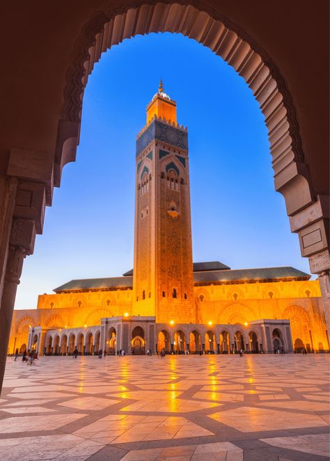 Discover the top 7 mistakes to avoid when visiting Morocco. From dress code to bargaining etiquette, make sure you're prepared for a smooth trip Budget Friendly Honeymoon Destinations, Hassan 2, Morocco Tours, Casablanca Morocco, Visit Morocco, Morocco Travel, Honeymoon Destinations, Africa Travel, Old City