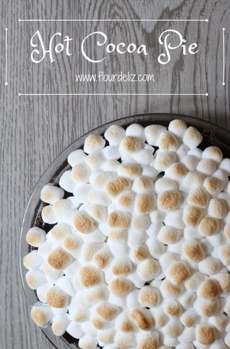 Hot Cocoa Baking Recipes, Hot Cocoa Pie Recipe, Hot Chocolate Pie Recipe, Christmas Chocolate Pie, Hot Cocoa Pie, Holiday Pies Christmas, Christmas Pies Recipes, Hot Chocolate Pie, Winter Pies