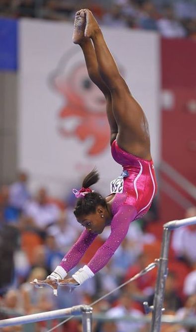 Simone Biles Instagram, Alina Kabaeva, Cr7 Jr, Gymnastics Quotes, Gymnastics Skills, Amazing Gymnastics, Gymnastics Poses, Gymnastics Photos, Gymnastics Videos