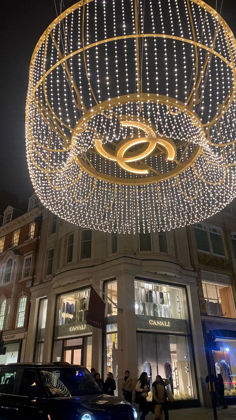 #london #luxury #chanel #christmas London Aesthetic Christmas, Chanel Christmas, Luxe Christmas, London Aesthetic, Luxury Winter, Winter Wonderland Party, London Christmas, Christmas Feeling, Christmas Aesthetic