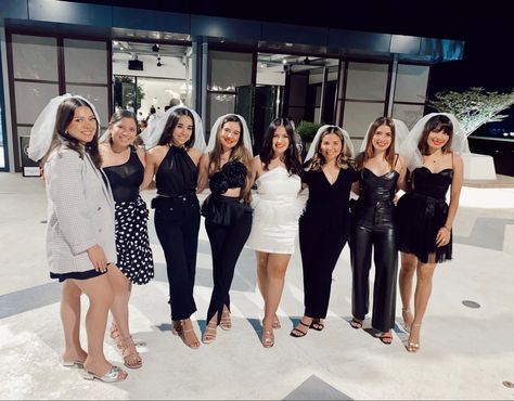 Bachlorette Outfit Ideas Black And White, Hen Do Black And White Outfits, Black Hen Party Outfit, Bachelorette Black And White Outfits, Black And White Bachelorette Outfits, Black Bachelorette Party Outfit, Black And White Bachelorette Party, Bachlorette Outfit, Black Bachelorette Party