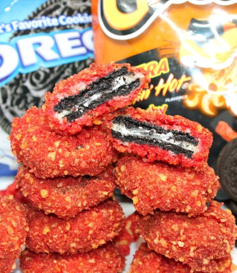 ~XXTRA Flamin’ Hot Cheetos Fried OREOS! | Oh Bite It Hot Cheeto Food Combos, Wierd Food Combinations, Hot Cheetos Aesthetic, Weird Food Combos, Cheetos Recipes, Cheetos Flaming, Weird Food Combinations, Disgusting Food, Flamin Hot Cheetos