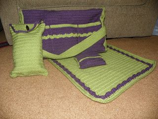 Flower's Crafts: Diaper Bag and Accessories Diaper Bag Pattern Free, Crochet Baby Carrier, Crochet Diaper Bag, Sock Yarn Knitting Patterns, Baby Carrier Pattern, Baby Doll Diaper Bag, Crochet Baby Doll, Crochet Leg Warmers, Crochet Baby Beanie