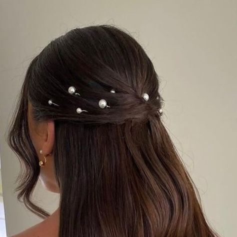 Medium Hair Bride Hairstyles, Bride With Straight Hair, Hair Pinned Behind Ears Wedding, Half Up Half Down Wedding Hair Pearls, Wedding Hair For Straight Hair, Half Up Half Down With Pearls, Bride Hairstyles Straight Hair, Straight Hair Bride, Straight Bridal Hair