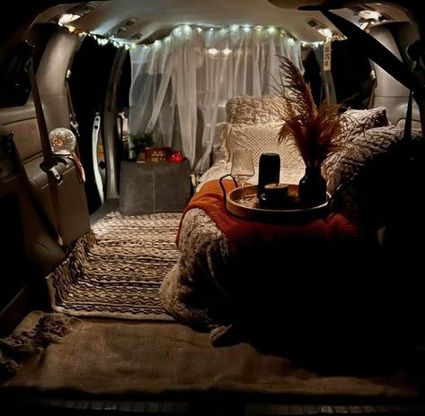 Cozy Car Interior Ideas, Suburban Camper Conversion, Live In Car, Suv Life, Suv Living, Mini Van Camping, Nomadic Living, Small Camper Interior, Toyota Camper