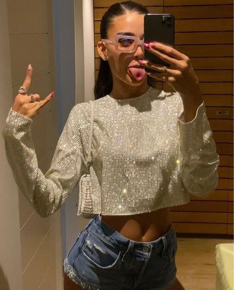 Glitter Crop Top, Harry Styles Outfit, Model Outfit, Party Fits, New Years Outfit, Looks Party, Beauty Dress, Outfit Look, Teen Fashion Outfits