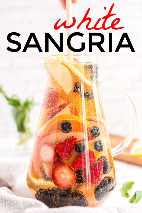 Riesling Sangria Recipes, Sangria White Wine, Pineapple Sangria, Moscato Sangria, White Sangria Recipe, How To Make Sangria, White Wine Sangria, Peach Wine, Fruity Wine