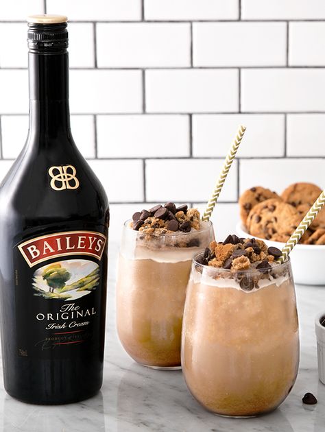 Cookie Milkshake Recipe, Baileys Milkshake, Baileys Irish Cream Recipes, Cookie Milkshake, Irish Cream Recipe, Baileys Original Irish Cream, Baileys Recipes, Irish Cream Liqueur, Baileys Irish