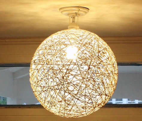 . Diy Lampe, Diy Lamp Shade, The Ceiling, Diy Lamp, Globe Lights, Diy Lighting, Beautiful Lights, Lamp Shades, Light Shades