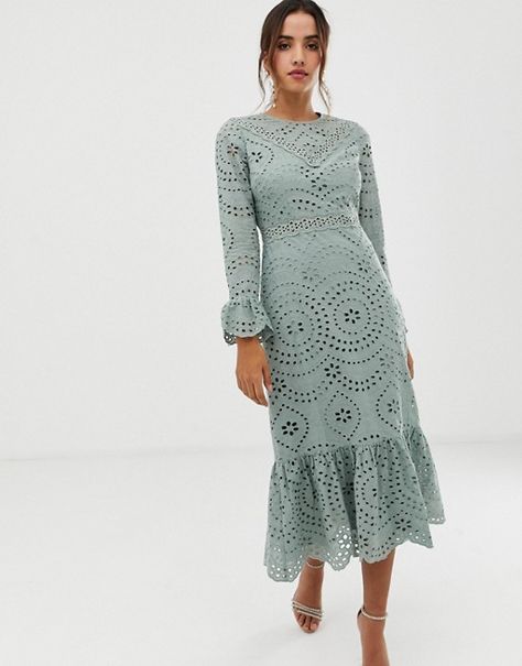 The Daily Hunt: Raffia Bow Slides Asos Curve, Pleated Midi Dress, Mode Online, Ladies Dress Design, Style Chic, A Dress, Guest Dresses, Dress Details, Boho Dress