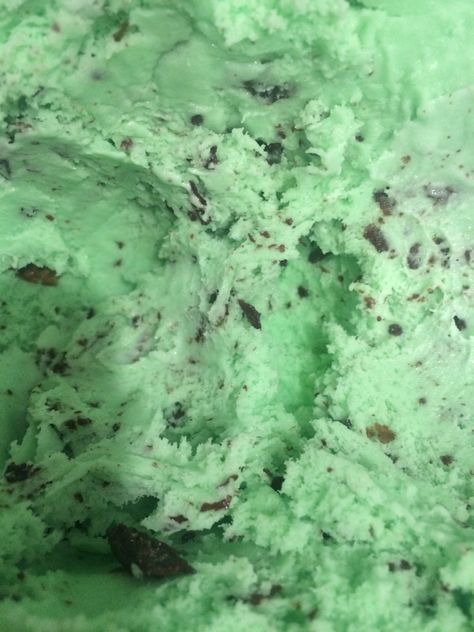 Mint Ice Cream Aesthetic, Ice Cream Aesthetic, Mint Choco, Mint Chocolate Ice Cream, Mint Aesthetic, Pretty Desserts, Mint Chocolate Chip Ice Cream, Mint Ice Cream, Choco Chips