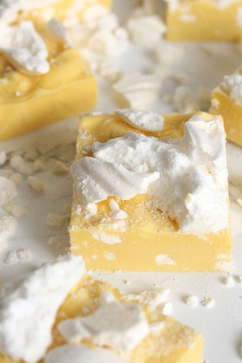 BEST Lemon Meringue Fudge - EatCookBake | Quick And Easy Dessert Recipes Lemon Meringue Fudge, Lemon Fudge, Quick And Easy Dessert Recipes, White Chocolate Fudge Recipes, Milky Bar, Fudge Shop, Peppermint Crisp, Easy Fudge, Homemade Fudge Recipes