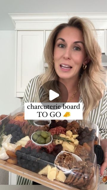 Nicolle Love | Cheese, Wine, Recipes & Dinner Parties on Instagram: "Follow me and comment CHEESE for a grocery list & link to this serving tray sent right to your inbox 🧀 the serving tray is on SALE now! ✨

With hosting & holiday season around the corner the best thing you can bring to someone’s house is a cheese & charcuterie board! 

This portable serving tray makes it easy!! Just pop on the secure lid and you are ready to go! 🧀 Also makes for a great hosting gift! 🎁

SAVE so you can easily recreate this board and follow @convinoboard for more ✅🧀

#charcuterieboard #cheeseboard #cheeselover #grazingplatter #appetizers #holidayhosting #holidayfood #thanksgivingdinner #dinnerparty" Charcuterie Boards To Go, Cheese Platers Ideas Simple, Chauctier Board Ideas, Cheese Tray Ideas, Small Charcuterie Board Ideas, Thanksgiving Cheese Board, Easy Cheese Board, Thanksgiving Cheese Boards, Fancy Cheese Board