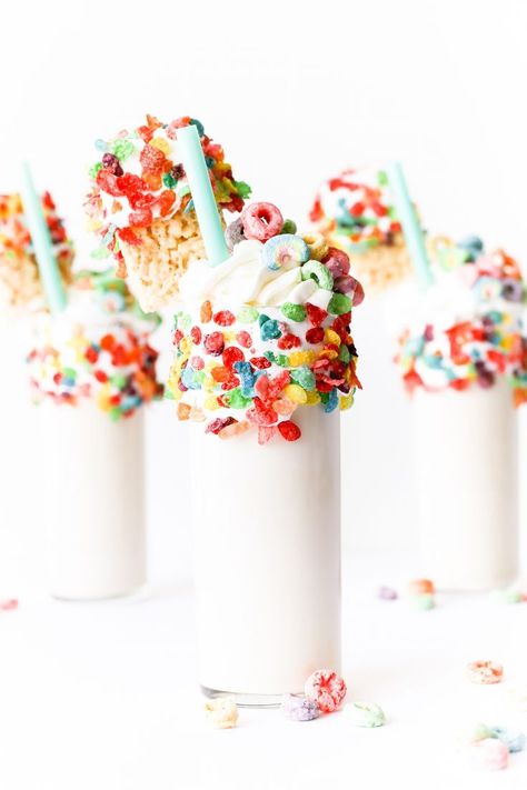 Splurge for breakfast or dessert with this cereal milk milkshake made with cereal-soaked milk, rice krispies treats, and a lot of marshmallow fluff! // Salty Canary Cereal Popsicles, Crispy Treats Recipe, Cookie Milkshake, Rice Crispy Treats Recipe, Frozen Drink Recipes, Milk Rice, Cereal Dessert, Easy Pumpkin Carving, Rice Krispies Treats