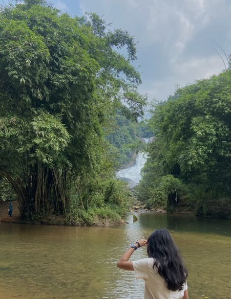 photo inspo, no face photos, waterfall, river, sri lanka, instagram post and stories inspo Sri Lanka Instagram Pictures, River Instagram Story, River Inspo Pics, Waterfall Story Instagram, Female Instagram Pictures, Waterfall Instagram Story, Sri Lanka Instagram, Waterfall Pics, No Face Photos