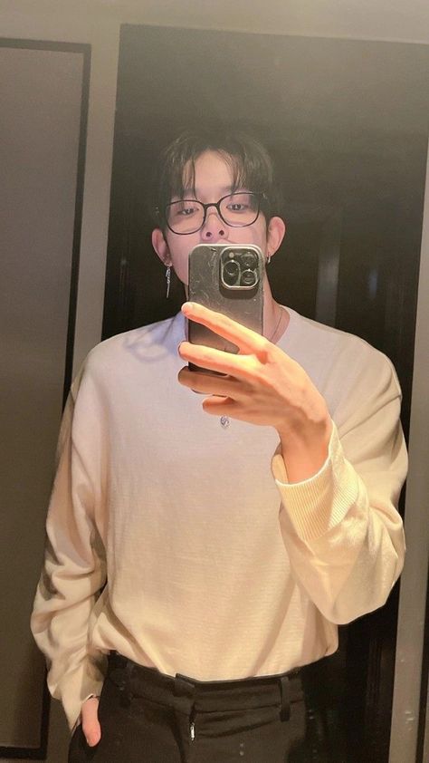 heeseung mirror selca Heeseung Mirror Selca, Heesung Lee, Heesung Wallpaper, Heeseung Wallpaper, Enhypen Wallpapers, Face Aesthetic, Lee Heeseung, Boyfriend Photos, The Boy Is Mine