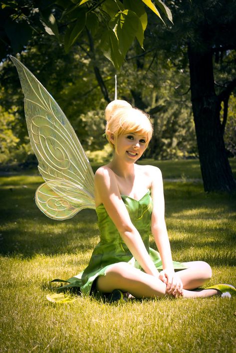 Tinkerbell cosplay Peter Pan Kostüm, Tinkerbell Cosplay, Carnaval Make-up, Cosplay Disney, Famous Fairies, Epic Cosplay, Disney Cosplay, Fantasias Halloween, Amazing Cosplay