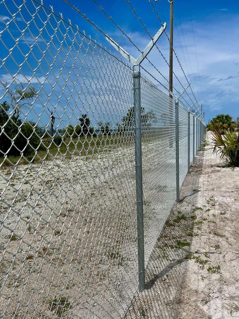 chain link fence 
florida fence Commercial Fence, Chain Link Fencing, Small House Blueprints, Wire Mesh Fence, Cat Fence, Fence Installation, Modern Gate, Panama City Florida, Farm Plans