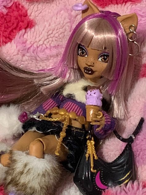 Media posts by 🤬 (@playbratdolswme) / X Monster High Dolls Clawdeen, Monster High Doll Remake, Customized Monster High Dolls, Abbey Bominable Restyle, Monster High Doll Photography, Punk Japanese Fashion, Monster High Doll Custom, Monster High Restyle G3, Monster High Dolls Aesthetic