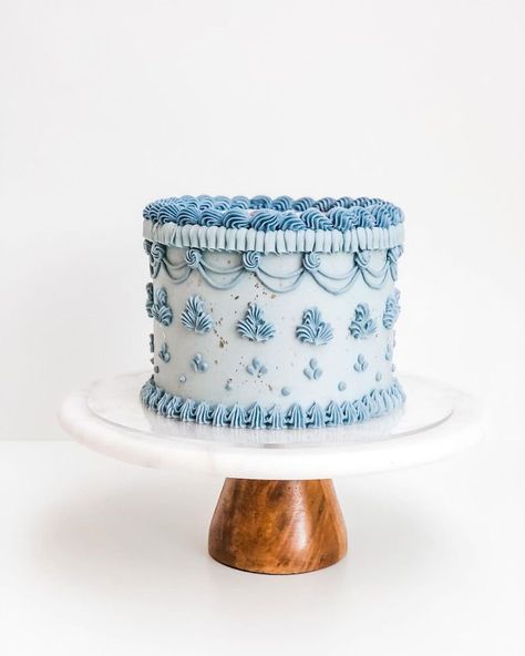 Blue Vintage Cake, Light Blue Cake, Blue And White Cake, Bolo Vintage, Floral Wedding Cakes, Blue Cakes, Pretty Birthday Cakes, Cute Birthday Cakes, Cake Boss