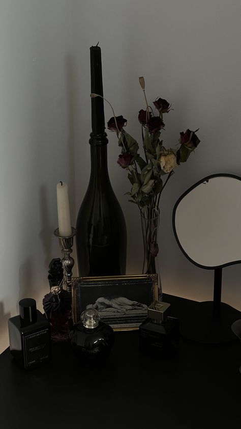 Dark Fairy Room Decor, Dark Feminine Aesthetic Apartment, Dark Feminine Kitchen, Dark Feminine Apartment Aesthetic, Dark Vanity Aesthetic, Dark Earthy Room Aesthetic, Magazine Decor Ideas, Dark Feminine Home Decor, Black And White Home Aesthetic