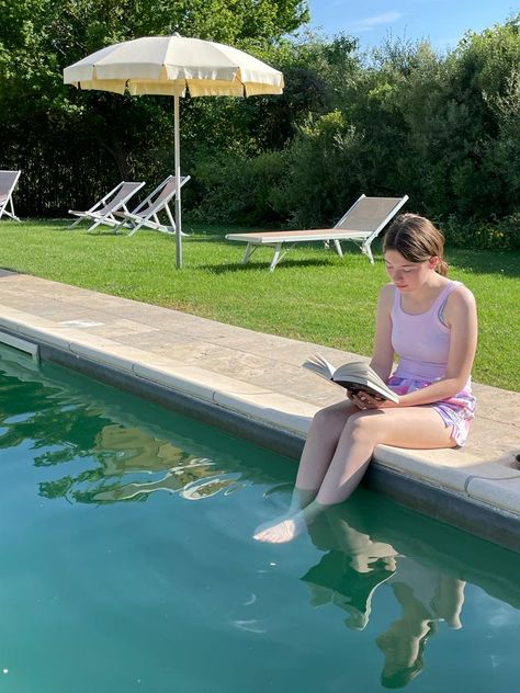 reading a book by the pool <3 Book By The Pool, Reading A Book, Book Aesthetic, The Pool, A Book, Pool, Reading