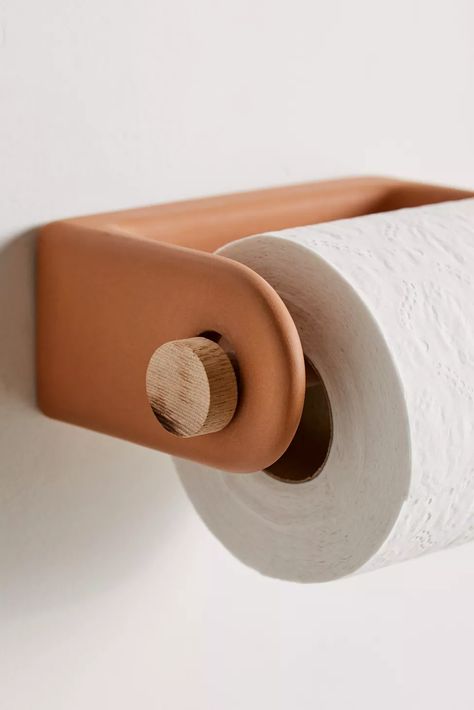 Nordic Office, Diy Toilet Paper Holder, Ceramic Toilet, Toilet Paper Roll Holder, Diy Toilet, Chenille Rug, Natural Therapy, Boho Diy, Toilet Roll Holder