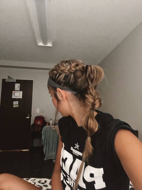 Soccer Mom Haircut, Cute Volleyball Hairstyles, Running Hairstyles, Soccer Hairstyles, Volleyball Hair, Soccer Hair, Track Hairstyles, Basketball Hairstyles, Competition Hair