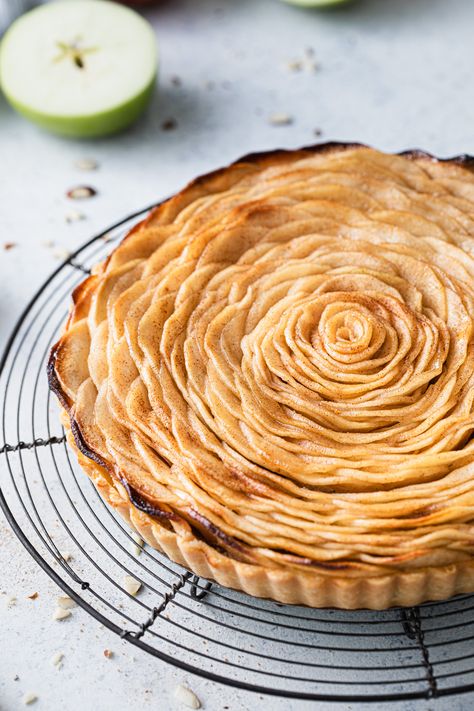 French Apple Tart with Frangipane Simple Apple Tart, Almond Creme, French Apple Tart, French Tart, Apple Tart Recipe, Apple Rose, Frangipane Tart, Paris Brest, Tart Baking