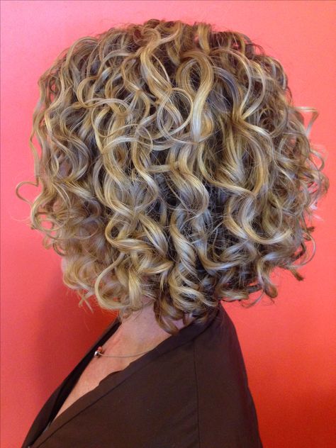 Robin Sjoblom for Southern Curl Atlanta. #Southerncurlatl  #devacut #curlyhairatlanta Permed Bob Hairstyles, Spiral Perm Short Hair, Kręcony Bob, Bob Riccio, Spiral Perm, Short Permed Hair, Curly Blonde Hair, Short Natural Curly Hair, Permed Hair