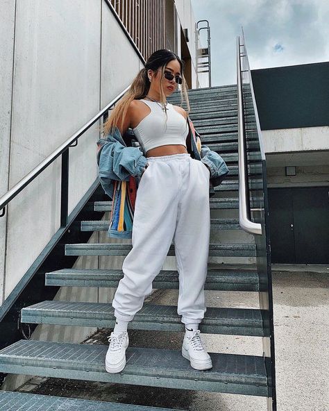 Streetwear Mode, Joggers Outfit, Tomboy Outfits, Tomboy Style Outfits, Streetwear Fashion Women, Straight Trousers, Tomboy Fashion, Streetwear Outfit, Teen Fashion Outfits