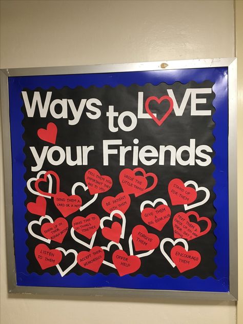 Friendship Day Bulletin Board Ideas, Valentines Door Decorations Classroom, Valentines Classroom Door, Pinboard Ideas, Friendship Poster, Valentines Classroom, Valentines Door, Prek Ideas, Valentine Door Decorations